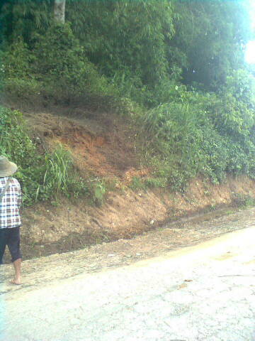 စယ်လန့်တောင်ခြေ ဗုံးခွဲတိုက်ခိုက်ခံရသော နေရာ (ဓါတ်ပုံ- www.kawli.info)