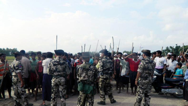 မောင်တောတွင် နစက တပ်ဖွဲ့များနှင့် ဆူပူသူများ ထိပ်တိုက်တွေ့နေစဉ်။ မောင်တောတွင် နစက တပ်ဖွဲ့များနှင့် ဆူပူသူများ ထိပ်တိုက်တွေ့နေစဉ်။