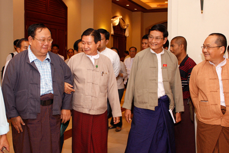 Hkun Htoon Oo, Aung Min (Minister), Khin Maung Swe (NDF) and Sai Nyunt Lwin at a reception in Yangon (Photo – Ko Phyo Gyi / Kawli Media) Hkun Htoon Oo, Aung Min (Minister), Khin Maung Swe (NDF) and Sai Nyunt Lwin at a reception in Yangon (Photo – Ko Phyo Gyi / Kawli Media)