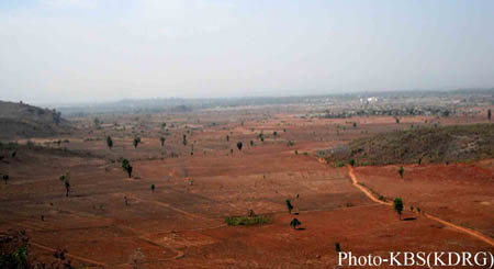 ချစ်ကယ်ကျေးရွာအုပ်စုအတွင်းရှိ ဒေါမူးကလတ်ကျေးရွာ အရှေ့ဖက်တောင်သုံးတကြောမှာ တည်ဆောက်မယ့် ဘိလပ်မြေစက်ရုံ