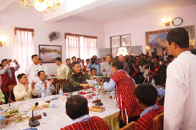 phone-naing-and-thin-soe-greeting