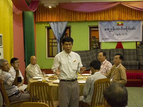 သျှမ်းနီပါတီ ဉက္ကဌ စိုင်းဌေးအောင် မိတ်ဆက်စကားပြောစဉ် ( ဓါတ်ပုံ SNLD) သျှမ်းနီပါတီ ဉက္ကဌ စိုင်းဌေးအောင် မိတ်ဆက်စကားပြောစဉ် ( ဓါတ်ပုံ SNLD)