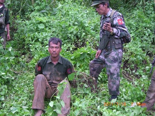 တိုက်ပွဲများအတွင်း မြန်မာစစ်သားအချို့ကိုကေအိုင်အိုမှဖမ်းဆီးရမိပုံ တိုက်ပွဲများအတွင်း မြန်မာစစ်သားအချို့ကိုကေအိုင်အိုမှဖမ်းဆီးရမိပုံ