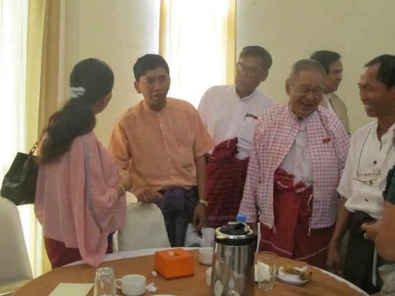 ၈၈ မျိုးဆက်ကျောင်းသားဟောင်းများနှင့်အတူ(Photo- Face book) ၈၈ မျိုးဆက်ကျောင်းသားဟောင်းများနှင့်အတူ(Photo- Face book)