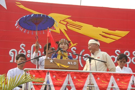 ဒေါ်အောင်စန်းစုကြည်၏ လာရှိုးခရီးစဉ်။