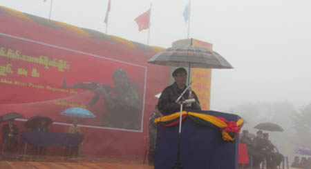 ရှမ်းတော်လှန်ရေးနေ့မှာ SSA မှ ဒုဥက္ကဌ စိုင်းရီမှ မိန့်ခွန်းပြောစဉ် (ဓါတ်ပုံ-ကေတီ)