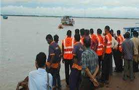 ယနေ့ နံနက်က ပျောက်ဆုံးနေသူများကို လိုက်ရှာနေသော ဘင်္ဂလာဒေချ့် ကမ်းခြေစောင့် တပ်ဖွဲ့များ။ ယနေ့ နံနက်က ပျောက်ဆုံးနေသူများကို လိုက်ရှာနေသော ဘင်္ဂလာဒေချ့် ကမ်းခြေစောင့် တပ်ဖွဲ့များ။