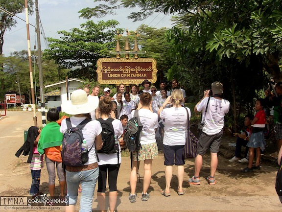 Taking photos at Thai-Burma Border Gate, in TPP (Thai side), after completing their journey.