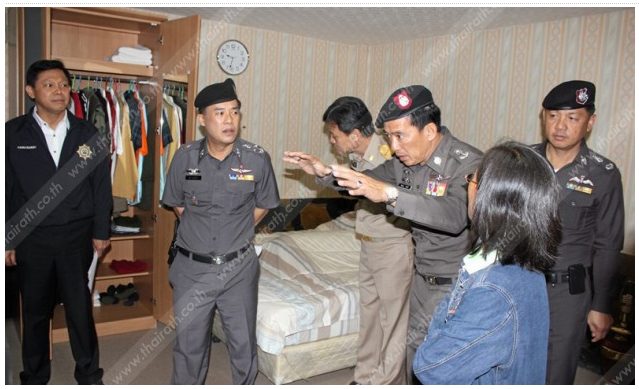 ပူနွတ်၏အိမ်အား အာဏာပိုင်များဝင်ရောက်စစ်ဆေး (ဓါတ်ပုံ- ထိုင်းရတ်သတင်းစာ) ပူနွတ်၏အိမ်အား အာဏာပိုင်များဝင်ရောက်စစ်ဆေး (ဓါတ်ပုံ- ထိုင်းရတ်သတင်းစာ)