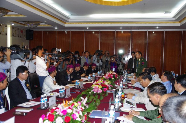 KIO နှင့် အစိုးရ တို့၏ ရွှေလီ ဆွေးနွေးပွဲ မြင်ကွင်းပုံ (Photo - Min Zaw Oo)