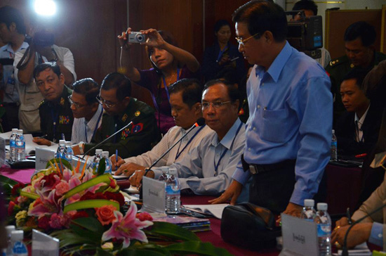 ရွှေလီတွေ့ဆုံပွဲမှ ဦးအောင်မင်းဆွေးနွေးတင်ပြနေစဉ်