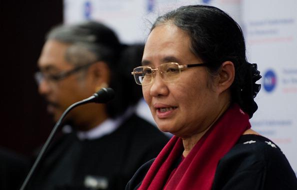 ဆုရရှိပြီးနောက် စကားပြောနေသော ဒေါက်တာစင်သီယာမောင်(ဓါတ်ပုံ- AFP) ဆုရရှိပြီးနောက် စကားပြောနေသော ဒေါက်တာစင်သီယာမောင်(ဓါတ်ပုံ- AFP)