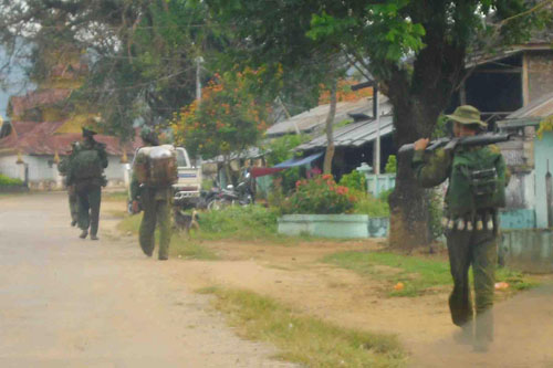 သျှမ်းပြည်အလယ်ပိုင်း ရှိ မြို့တွင်းတနေရာ၌တွေ့ရသော မြန်မာအစိုးရစစ်ကြောင်း သျှမ်းပြည်အလယ်ပိုင်း ရှိ မြို့တွင်းတနေရာ၌တွေ့ရသော မြန်မာအစိုးရစစ်ကြောင်း