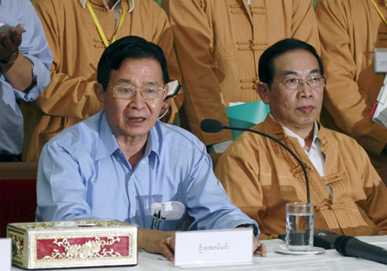 Aung Min, left, talks to journalists during a press conference with members of the Restoration Council of Shan State / Shan State Army (RCSS/SSA) in Kengtung, Golden Triangle Region, near the Thai border, in eastern Shan State, Myanmar, Saturday, May 19, 2012. (Photo: AP/Khin Maung Win) Aung Min, left, talks to journalists during a press conference with members of the Restoration Council of Shan State / Shan State Army (RCSS/SSA) in Kengtung, Golden Triangle Region, near the Thai border, in eastern Shan State, Myanmar, Saturday, May 19, 2012. (Photo: AP/Khin Maung Win)
