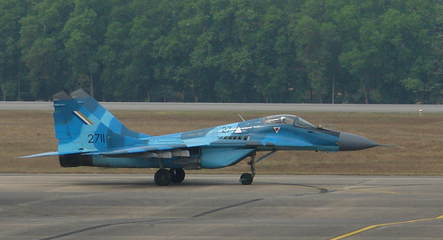 ၂၀၀၈ ခုနှဏ်အစောပိုင်းက ရန်ကုန်လေဆိပ်၌တွေ့ရသော MiG-29 2711 ဒုံးလေယာဉ်