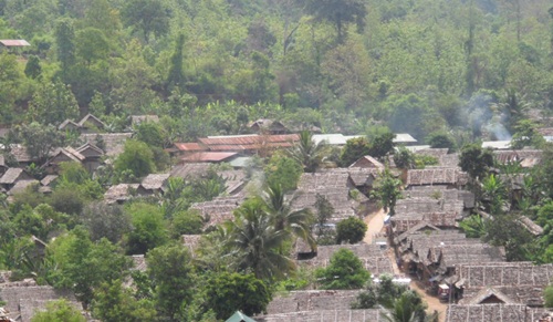 မယ်လစခန်းမြင်ကွင်းတနေရာ မယ်လစခန်းမြင်ကွင်းတနေရာ