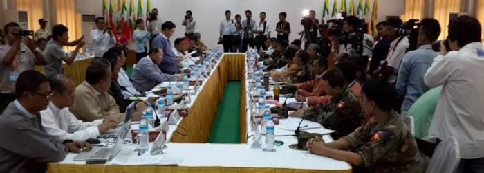 ABSDF နှင့် အစိုးရငြိမ်းချမ်းရေးကိုယ်စားလှယ်များ ဆွေးနွေးစဉ် ABSDF နှင့် အစိုးရငြိမ်းချမ်းရေးကိုယ်စား လှယ်များ ဆွေးနွေးစဉ် ( ဓါတ်ပုံ - ABSDF) ABSDF နှင့် အစိုးရငြိမ်းချမ်းရေးကိုယ်စားလှယ်များ ဆွေးနွေးစဉ် ABSDF နှင့် အစိုးရငြိမ်းချမ်းရေးကိုယ်စား လှယ်များ ဆွေးနွေးစဉ် ( ဓါတ်ပုံ - ABSDF)