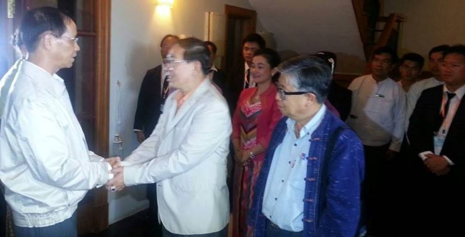 RCSS ဥက္ကဌ ဒုတိယဗိုလ်ချုပ်ကြီး ရွက်ဆစ် နှင့် ဒုတိယသမ္မတ ဒေါက်တာစိုင်းမောက်ခမ်း (ဓါတ်ပုံ - RCSS) RCSS ဥက္ကဌ ဒုတိယဗိုလ်ချုပ်ကြီး ရွက်ဆစ် နှင့် ဒုတိယသမ္မတ ဒေါက်တာစိုင်းမောက်ခမ်း (ဓါတ်ပုံ - RCSS)