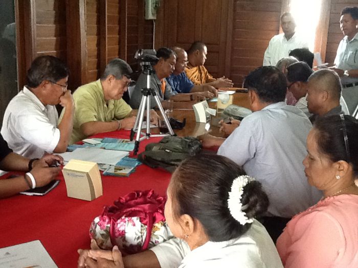 မွန်ပြည်သစ် ကိုယ်စားလှယ် အဖွဲ့ နွန်ထပူရီ ခရိုင်၊ စာမ်ခေါ့က်သို့ သွားရောက်ကာ ရှင်းလင်း ခဲ့စဉ် (ဓါတ်ပုံ - မွန်ပြည်သစ်ပါတီ) မွန်ပြည်သစ် ကိုယ်စားလှယ် အဖွဲ့ နွန်ထပူရီ ခရိုင်၊ စာမ်ခေါ့က်သို့ သွားရောက်ကာ ရှင်းလင်း ခဲ့စဉ် (ဓါတ်ပုံ - မွန်ပြည်သစ်ပါတီ)