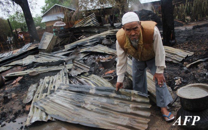 A Muslim man inspects the debris of his burned house in Htan Gone village on August 26, 2013, after some 1,000 anti-Muslim rioters rampaged through villages in Kanbalu township, in the central region of Sagaing on August 24, setting fire to property and attacking rescue vehicles. Hundreds of people made homeless by Myanmar's latest eruption of religious violence were sheltering in a school on August 26, a local MP said, after mobs torched the homes and shops of local Muslims. AFP PHOTO A Muslim man inspects the debris of his burned house in Htan Gone village on August 26, 2013, after some 1,000 anti-Muslim rioters rampaged through villages in Kanbalu township, in the central region of Sagaing on August 24, setting fire to property and attacking rescue vehicles. Hundreds of people made homeless by Myanmar's latest eruption of religious violence were sheltering in a school on August 26, a local MP said, after mobs torched the homes and shops of local Muslims. AFP PHOTO