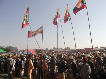 လဲချားမြို့ သျှမ်းအမျိုးသားနေ့အခမ်းအနားသို့ ချီတက်လာသည့် ကျေးလက်ဒေသခံများ (ဓါတ်ပုံ- SK Zaya facebook) လဲချားမြို့ သျှမ်းအမျိုးသားနေ့အခမ်းအနားသို့ ချီတက်လာသည့် ကျေးလက်ဒေသခံများ (ဓါတ်ပုံ- SK Zaya facebook)