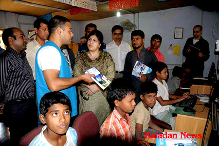 Ms Baroness Sayeeda Hussain Warsi checking the computer center of camp Ms Baroness Sayeeda Hussain Warsi checking the computer center of camp