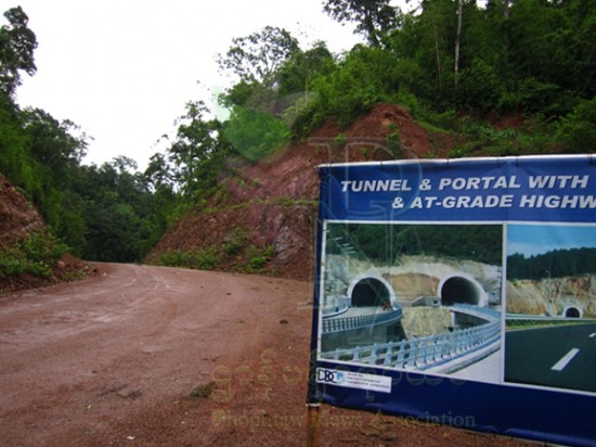 ဥမင် လှိုင်ဂေါင်း ဖောက်ရမည့် ထားဝယ် ရေနက် စီမံကိန်း လုပ်ငန်းခွင် တစ်နေရာ