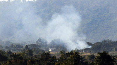 အစိုးရ တပ်ဖွဲ့မှ လဝါးယန်ကို မီးရှို့ထားပုံ