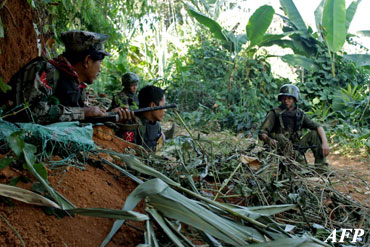 Kachin Independence Army (KIA) 3rd Brigade soldiers secure an area on Hka Ya mountain on January 20, 2013. The Kachin rebels accuse the Burmese military of launching a fresh attack on January 20, just days after a ceasefire pledge by the country's reformist government. (AFP PHOTO) Kachin Independence Army (KIA) 3rd Brigade soldiers secure an area on Hka Ya mountain on January 20, 2013. The Kachin rebels accuse the Burmese military of launching a fresh attack on January 20, just days after a ceasefire pledge by the country's reformist government. (AFP PHOTO)