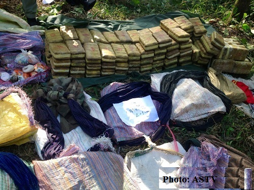 ထိုင်းတပ်ဖွဲ့မှ ဖမ်းဆီးရမိ ယာဘများ (ဓါတ်ပုံ-မန်နေဂျာအွန်လိုင်း) ထိုင်းတပ်ဖွဲ့မှ ဖမ်းဆီးရမိ ယာဘများ (ဓါတ်ပုံ-မန်နေဂျာအွန်လိုင်း)