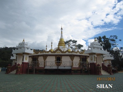 ဘလောက်တုံးများခင်းထားသောစေတီတော်ပရဝုဏ် ဘလောက်တုံးများခင်းထားသောစေတီတော်ပရဝုဏ်