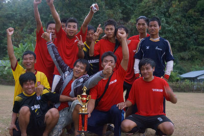 ပထမရရှိသွားသော ဟွေဆူထောက် ဘော်လုံးအသင်း (ဓါတ်ပုံ-ကန္တာရဝတီတိုင်း(မ်))