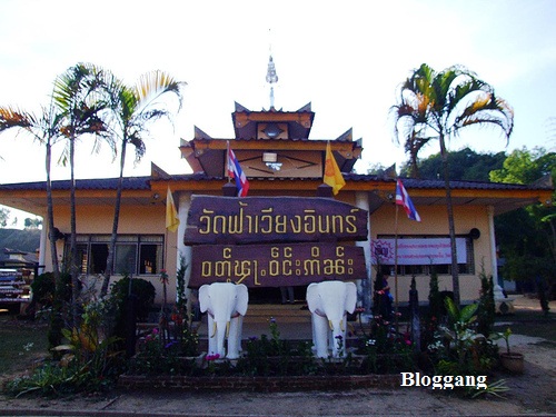 ဝပ်ဖဝိန်းအင်းကျောင်းတိုက် ဝပ်ဖဝိန်းအင်းကျောင်းတိုက်