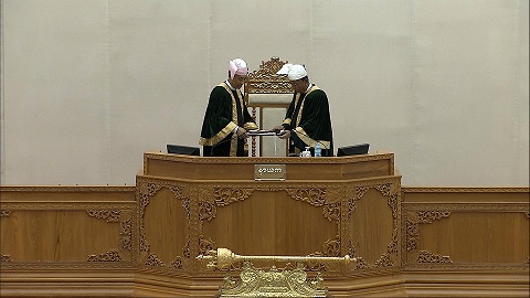 ပြည်ထောင်စုလွှတ်တော်နာယက လွှဲပြောင်းတာဝန်ယူစဉ် (ဓါတ်ပုံ- ပြည်သူ့လွှတ်တော်) ပြည်ထောင်စုလွှတ်တော်နာယက လွှဲပြောင်းတာဝန်ယူစဉ် (ဓါတ်ပုံ- ပြည်သူ့လွှတ်တော်)