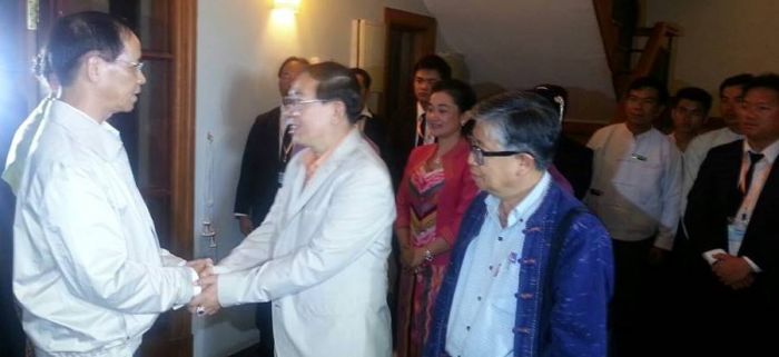 ဒုတိယသမ္မတ ဒေါက်တာစိုင်းမောက်ခမ်းနှင့် ဒုတိယဗိုလ်ချုပ်ကြီး ယွက်ဆစ်တွေ့ဆုံစဉ် (ဓါတ်ပုံ - RCSS) ဒုတိယသမ္မတ ဒေါက်တာစိုင်းမောက်ခမ်းနှင့် ဒုတိယဗိုလ်ချုပ်ကြီး ယွက်ဆစ်တွေ့ဆုံစဉ် (ဓါတ်ပုံ - RCSS)