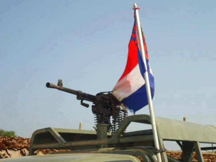 KNU အလံနှင့် စက်ကြီးသေနတ် KNU အလံနှင့် စက်ကြီးသေနတ် (ဓါတ်ပုံ - ဘဲဆရာ) KNU အလံနှင့် စက်ကြီးသေနတ် KNU အလံနှင့် စက်ကြီးသေနတ် (ဓါတ်ပုံ - ဘဲဆရာ)