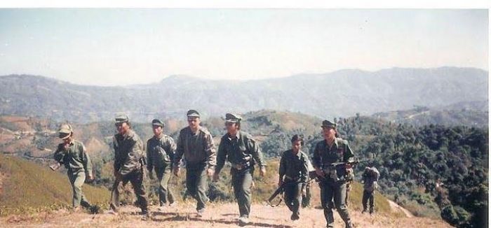 ရှေ့တန်းတနေရာမှ တအာင်းလွတ်မြောက်ရေး တပ်မတော်သားများ ရှေ့တန်းတနေရာမှ တအာင်းလွတ်မြောက်ရေး တပ်မတော်သားများ (ဓါတ်ပုံ - TNLA) ရှေ့တန်းတနေရာမှ တအာင်းလွတ်မြောက်ရေး တပ်မတော်သားများ ရှေ့တန်းတနေရာမှ တအာင်းလွတ်မြောက်ရေး တပ်မတော်သားများ (ဓါတ်ပုံ - TNLA)