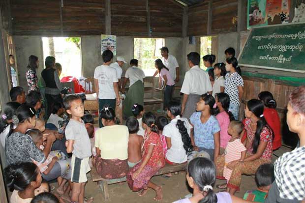 A group of Bangladeshi Buddhist stay in a school in Maungdaw. A group of Bangladeshi Buddhist stay in a school in Maungdaw.