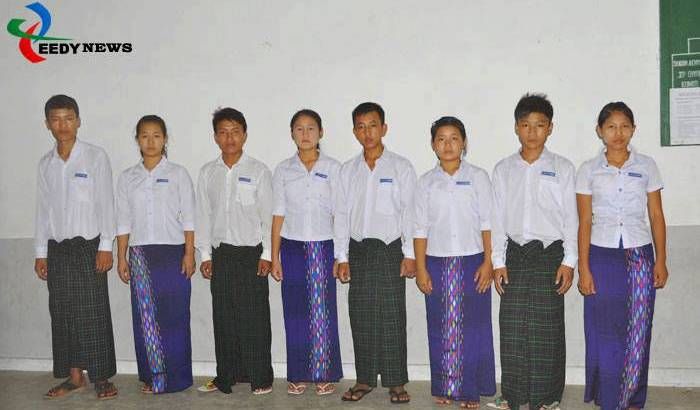 လိုင်ဇာမြို့ရှိ KIO အထက်တန်းကျောင်းသားများ၏ ၀တ်စုံပုံ လိုင်ဇာမြို့ရှိ KIO အထက်တန်းကျောင်းသားများ၏ ၀တ်စုံပုံ (ဓါတ်ပုံ - EEDY)