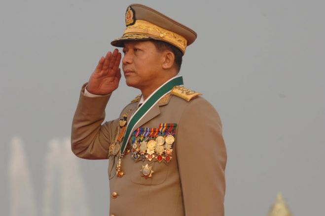 ဗိုလ်ချုပ်မှူးကြီး မင်းအောင်လှိုင် (ဓါတ်ပုံ မြဝတီ)