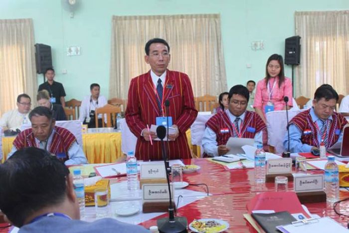 ပထမနေ့ဆွေးနွေးပွဲတွင် ခူဦးရယ် တင်ပြနေပုံ (ဓါတ်ပုံ - KNPP) ပထမနေ့ဆွေးနွေးပွဲတွင် ခူဦးရယ် တင်ပြနေပုံ (ဓါတ်ပုံ - KNPP)