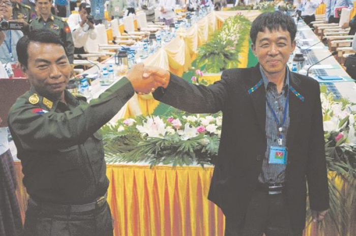 KIA ဒုတိယ ဦးစီးချုပ်နှင့် အစိုးရ ကစထ ၄မှူး KIA ဒုတိယ ဦးစီးချုပ်နှင့် အစိုးရ ကစထ ၄မှူး (ဓါတ်ပုံ - KIA) KIA ဒုတိယ ဦးစီးချုပ်နှင့် အစိုးရ ကစထ ၄မှူး KIA ဒုတိယ ဦးစီးချုပ်နှင့် အစိုးရ ကစထ ၄မှူး (ဓါတ်ပုံ - KIA)