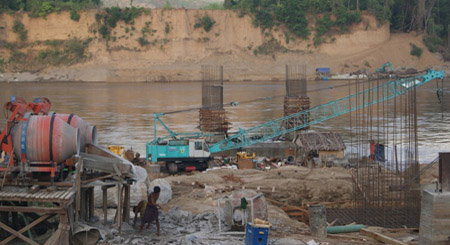 ကယားက သံလွင်မြစ်ကူးတံတား အန္တရာယ်များကြား၌ ဆက်လက်တည်ဆောက်