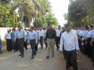 ကရင်ပြည်နယ်ဝန်ကြီး ချုပ် GSM ဆက်သွယ်ရေးဖွင့်လှစ်ခြင်းအခမ်းအနားတက်ရောက်လာစဉ်(IMNA)