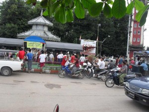 သံဖြူဇရပ်မြို့ ဆွမ်းဆန်လောင်းလှူပွဲ ကျင်းပခဲ့စဉ်(ဗညားထောလေး) facebook သံဖြူဇရပ်မြို့ ဆွမ်းဆန်လောင်းလှူပွဲ ကျင်းပခဲ့စဉ်(ဗညားထောလေး) facebook