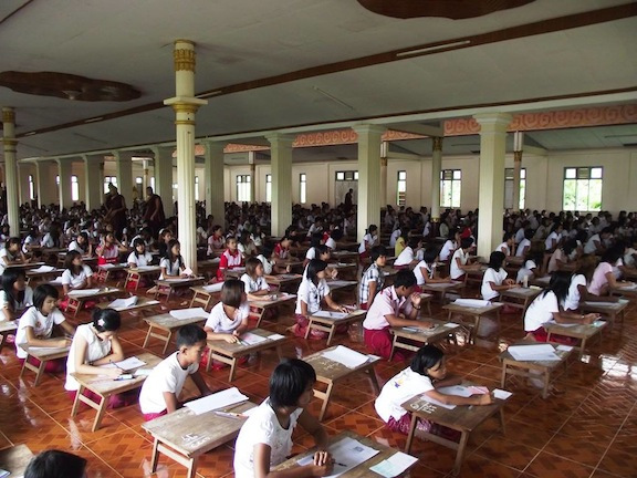 သာသနာ ၂၅၀ဝ ကျောင်းတွင် ကျောင်းသား/သူများ စာဖြေဆိုခဲ့စဉ် (အဇ္ဇမန်) သာသနာ ၂၅၀ဝ ကျောင်းတွင် ကျောင်းသား/သူများ စာဖြေဆိုခဲ့စဉ် (အဇ္ဇမန်)