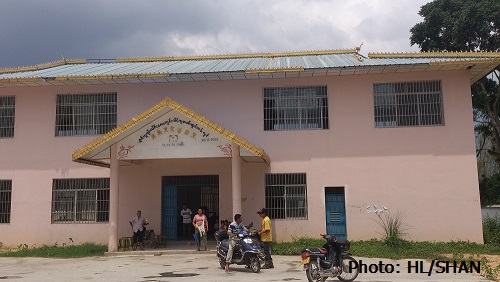 တရုတ်ဘက်ခြမ်း နောင်တောင်းလုံခန်းမ၌ ခိုလှုံနေသော စစ်ပြေးဒုက္ခသည်များ တရုတ်ဘက်ခြမ်း နောင်တောင်းလုံခန်းမ၌ ခိုလှုံနေသော စစ်ပြေးဒုက္ခသည်များ