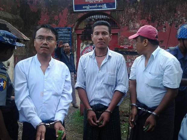 တောင်ကုတ်မှ ကိုစိုးဝင်၊ ကိုသန်းလွှင်စိုး၊ ကိုသံလုံး တို့ကို ထောင်ချစဉ်က သံတွဲထောင်ဗူးဝတွင် တွေ့ရစဉ်။ တောင်ကုတ်မှ ကိုစိုးဝင်၊ ကိုသန်းလွှင်စိုး၊ ကိုသံလုံး တို့ကို ထောင်ချစဉ်က သံတွဲထောင်ဗူးဝတွင် တွေ့ရစဉ်။