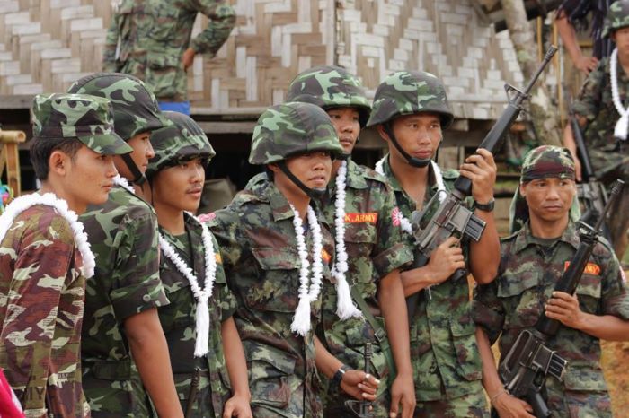 ကရင်နီ အမျိုးသား လွတ်မြောက်ရေး တပ်မတော် တပ်ဖွဲ့့ဝင် များအား တွေ့ရစဉ် ကရင်နီ အမျိုးသား လွတ်မြောက်ရေး တပ်မတော် တပ်ဖွဲ့့ဝင် များအား တွေ့ရစဉ်