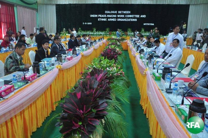 တိုင်းရင်းသား လက်နက်ကိုင် အဖွဲ့များမှ ထိပ်သီး ခေါင်းဆောင် များနှင့် အစိုးရ ပြည်ထောင်စု အဆင့် ကိုယ်စားလှယ်တို့၏ မြစ်ကြီးနား တွေ့ဆုံ ဆွေးနွေး ပွဲပုံ တိုင်းရင်းသား လက်နက်ကိုင် အဖွဲ့များမှ ထိပ်သီး ခေါင်းဆောင် များနှင့် အစိုးရ ပြည်ထောင်စု အဆင့် ကိုယ်စားလှယ်တို့၏ မြစ်ကြီးနား တွေ့ဆုံ ဆွေးနွေး ပွဲပုံ